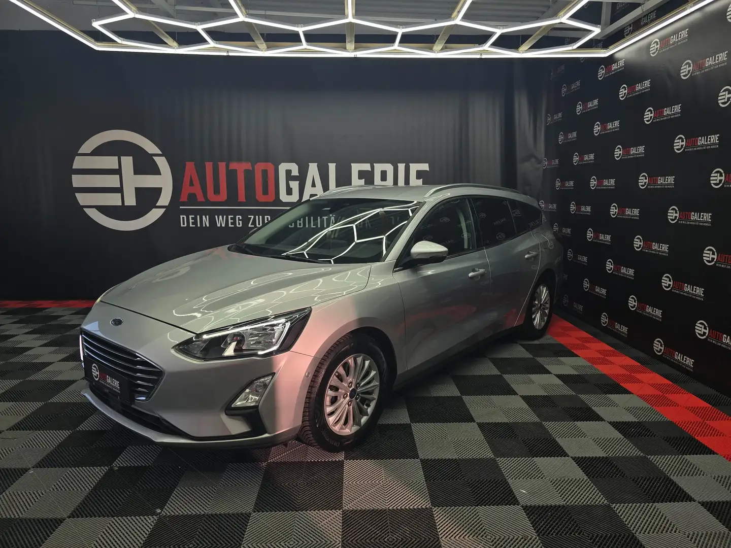 Ford Focus Focus Traveller 1,5 EcoBlue Titanium X Titanium X Silber - 1