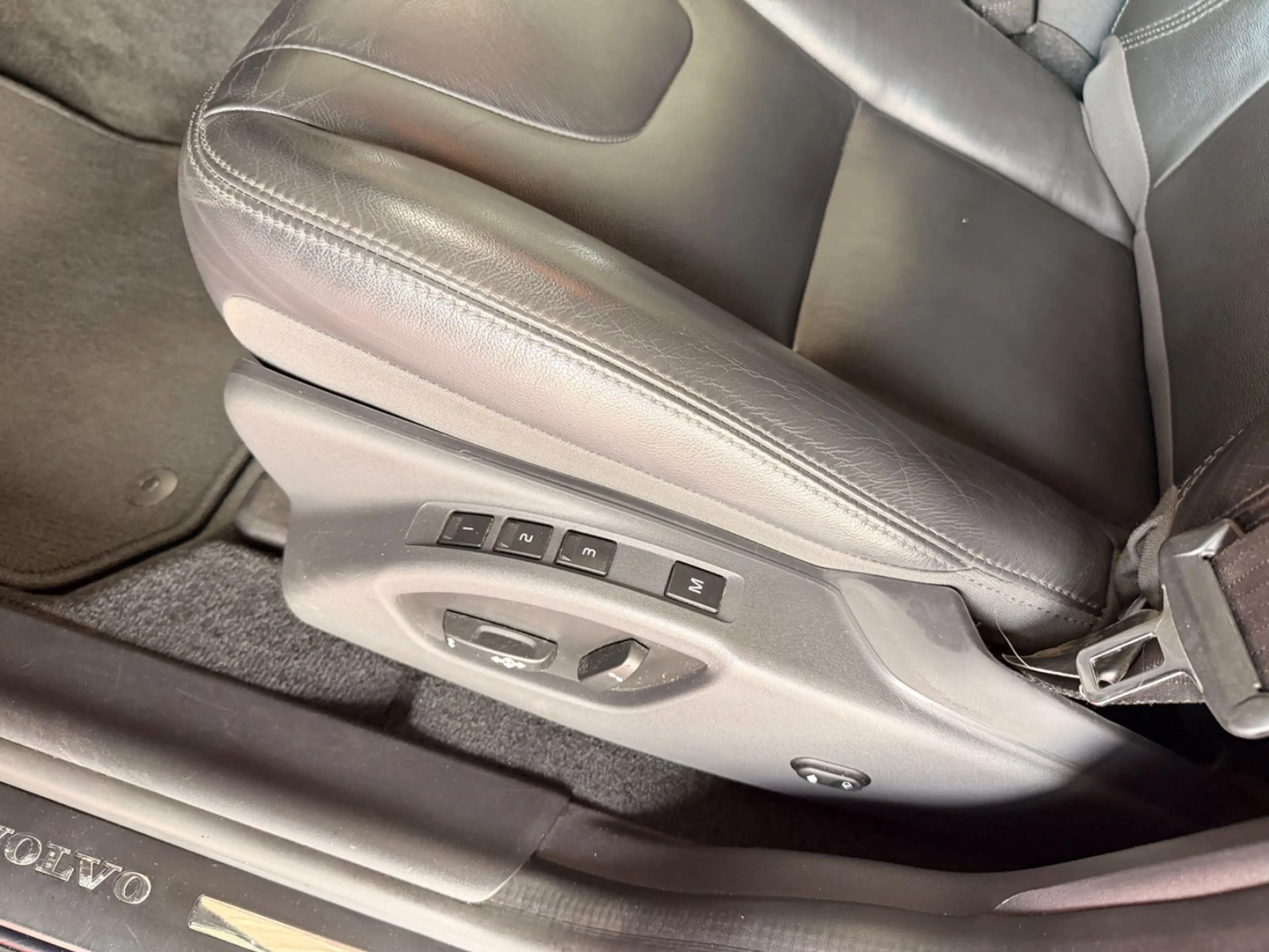 Volvo XC60 XC60 Summum AWD Leder Xenon — photo 14