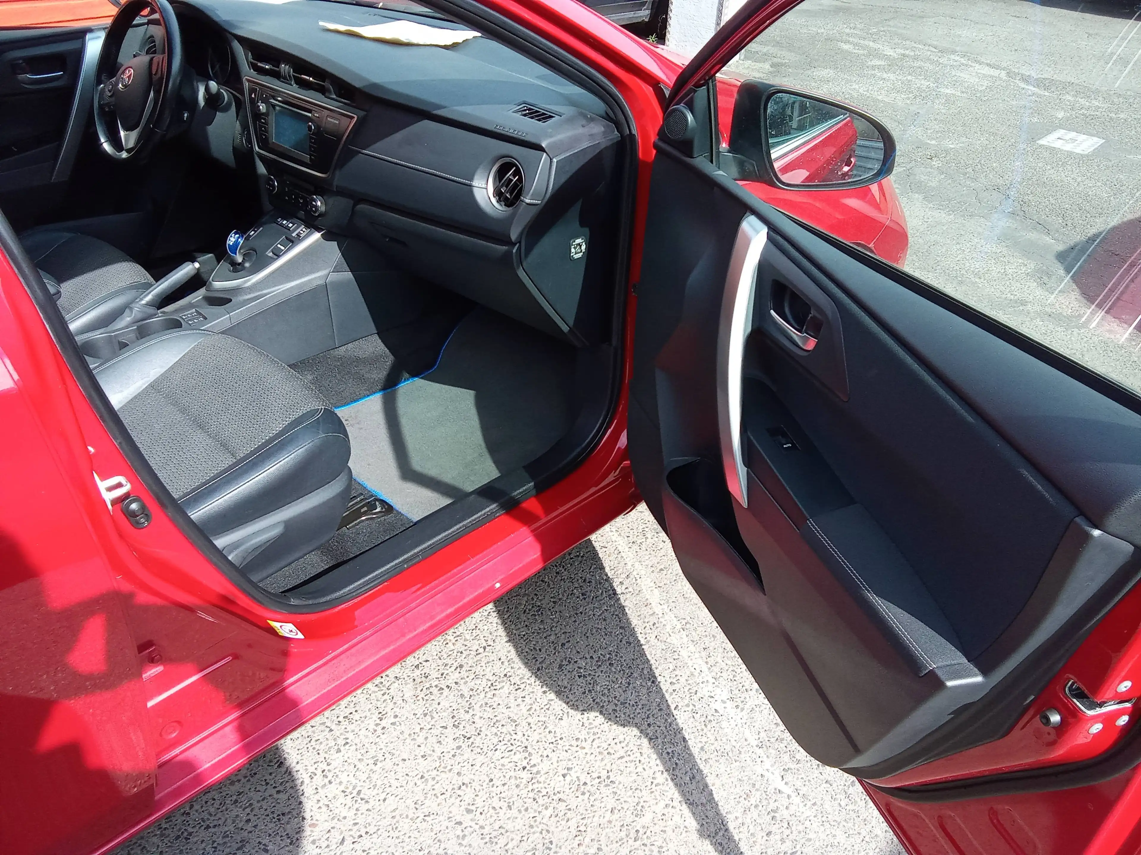 Toyota Auris Auris Hybrid 1.8 VVT-i Hybrid Automatik Executive — photo 9