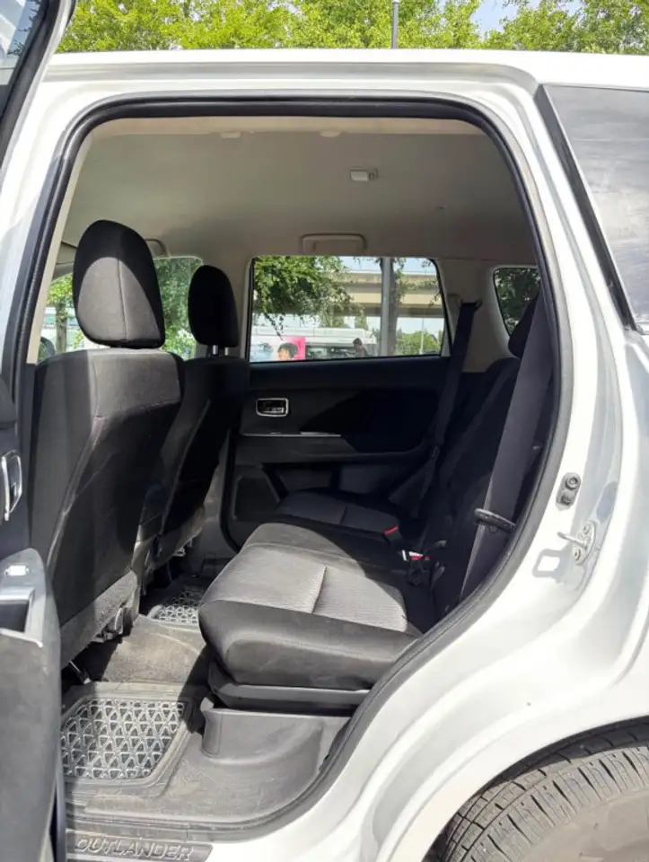 Mitsubishi Outlander photo Mitsubishi Outlander