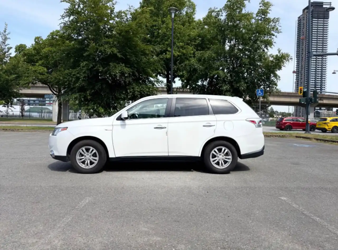 Mitsubishi Outlander photo Mitsubishi Outlander