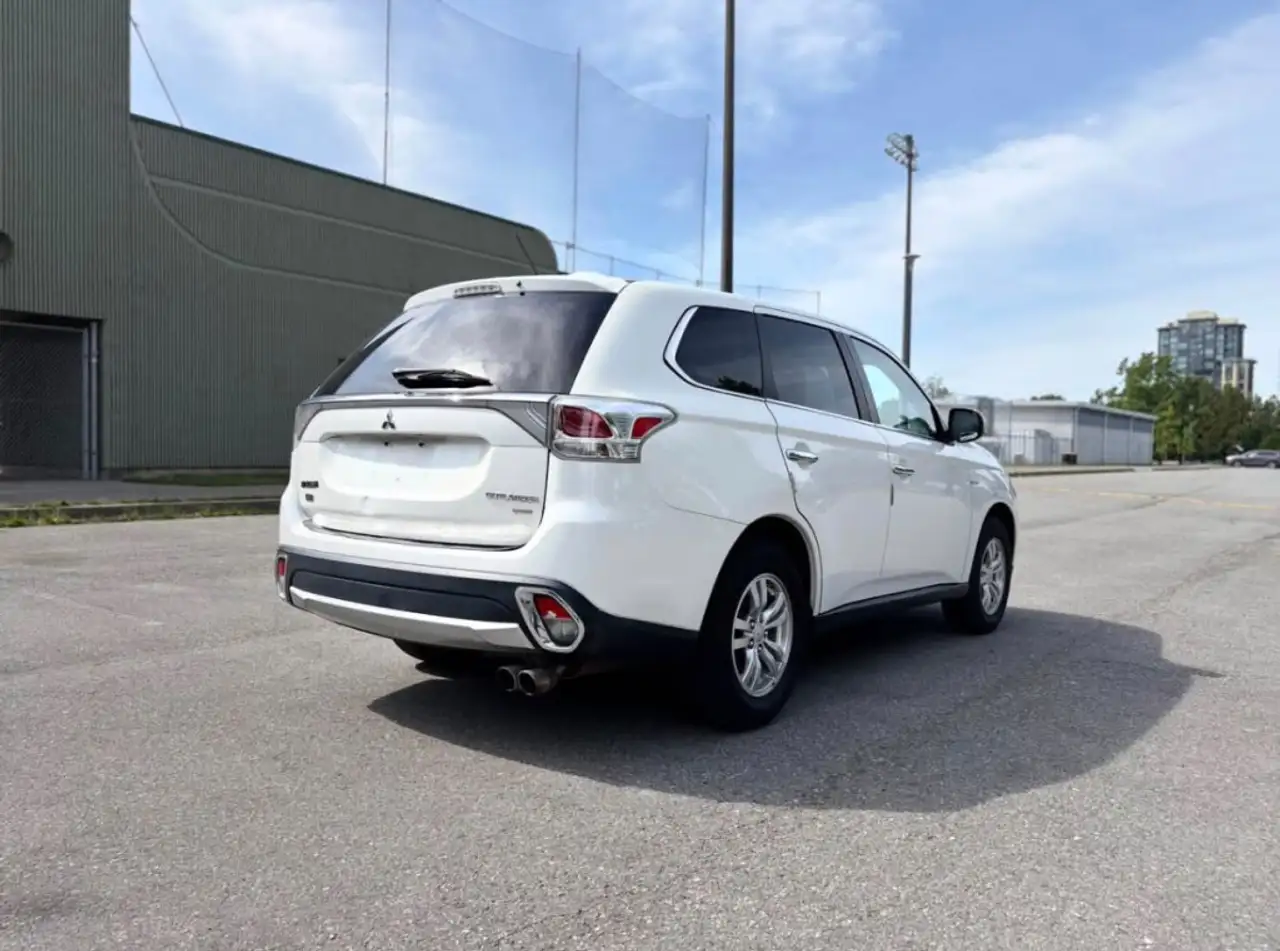 Mitsubishi Outlander photo Mitsubishi Outlander
