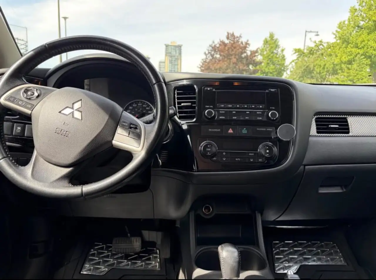 Mitsubishi Outlander photo Mitsubishi Outlander
