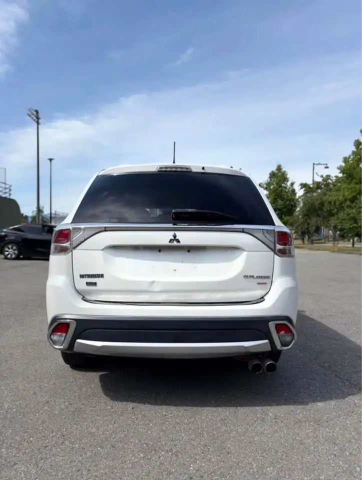 Mitsubishi Outlander photo Mitsubishi Outlander
