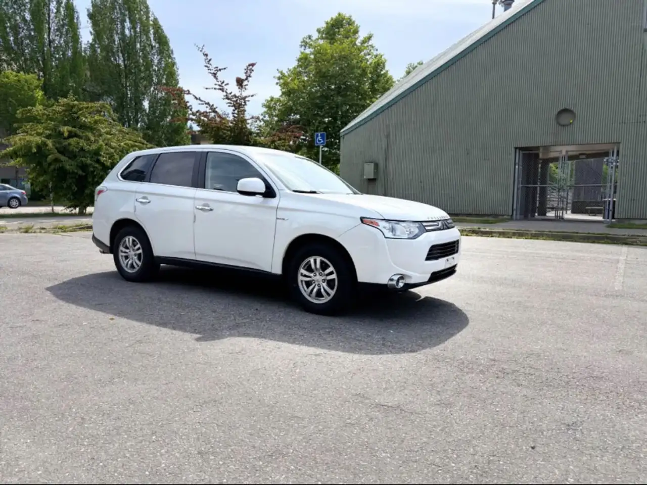 Mitsubishi Outlander photo Mitsubishi Outlander