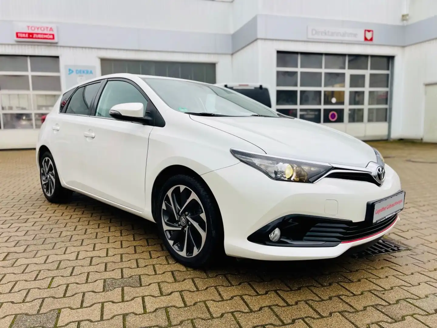 Toyota Auris 1.2 Turbo Design Edition Blanc - 1