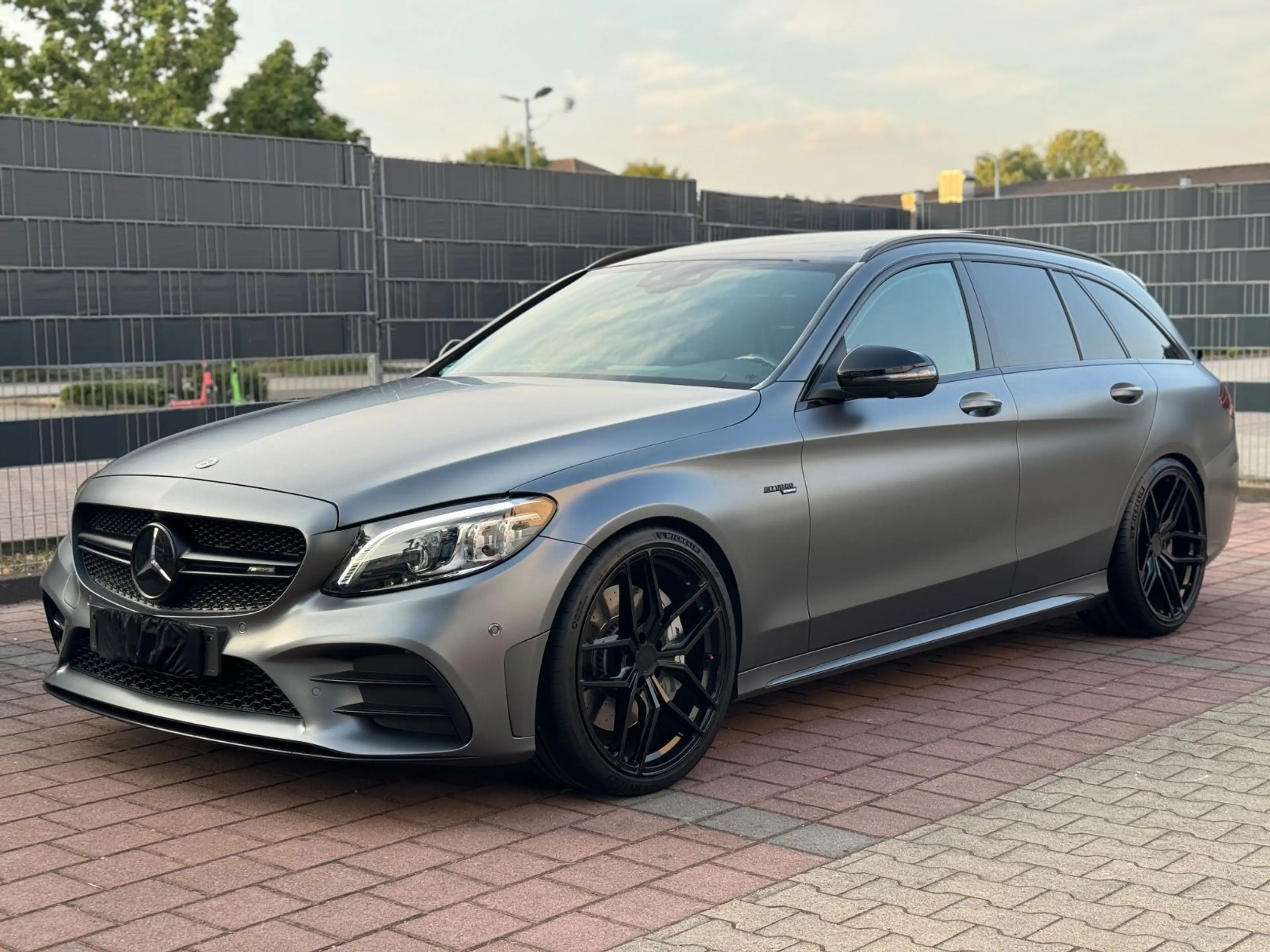 Mercedes-Benz C 43 AMG Aut. MATT/PERFOR-SCHALENSITZE/PANO/HEAD-UP/360° — photo 2