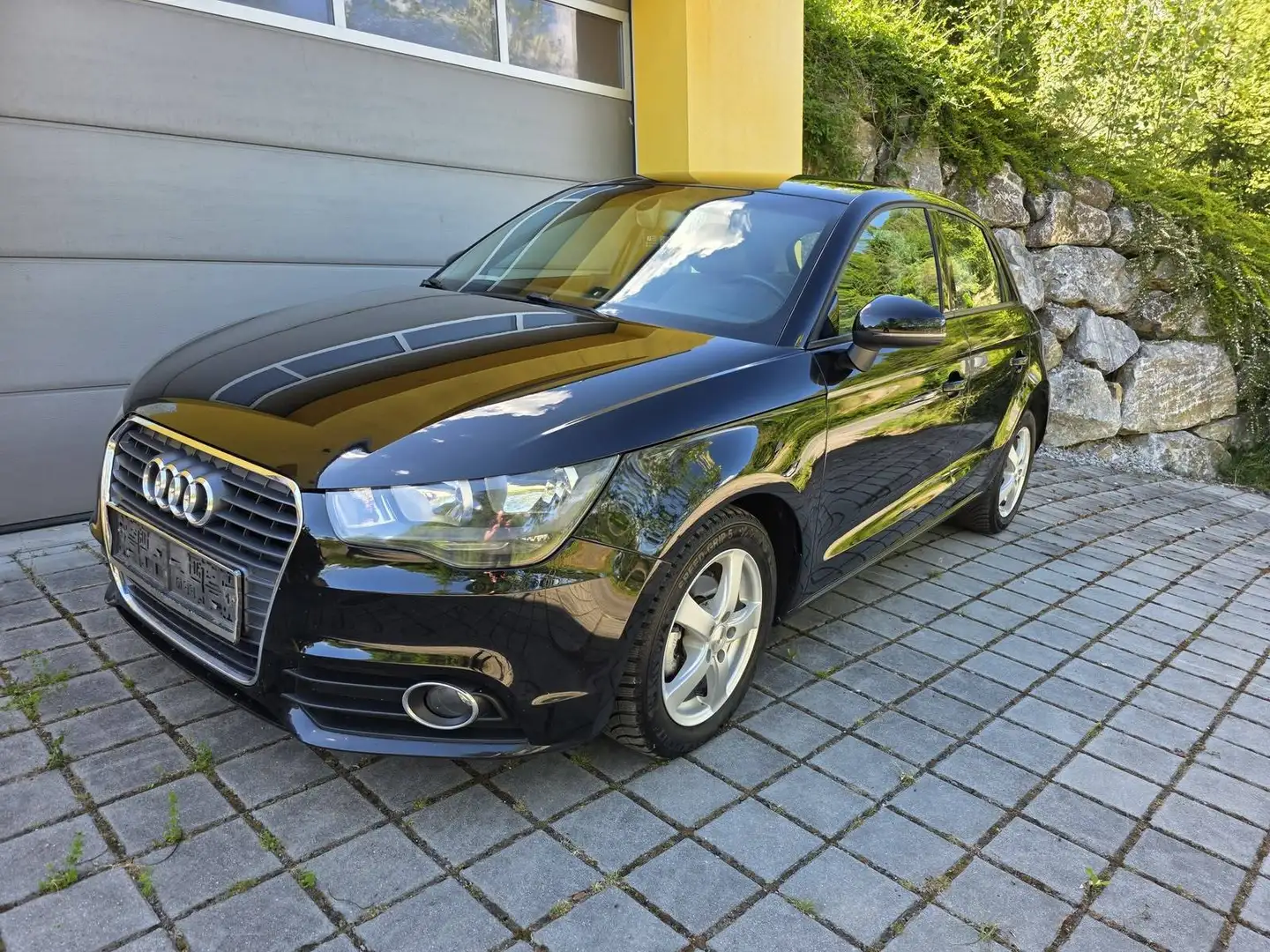Audi A1 A1 SB 1,2 TFSI Attraction Attraction Schwarz - 1