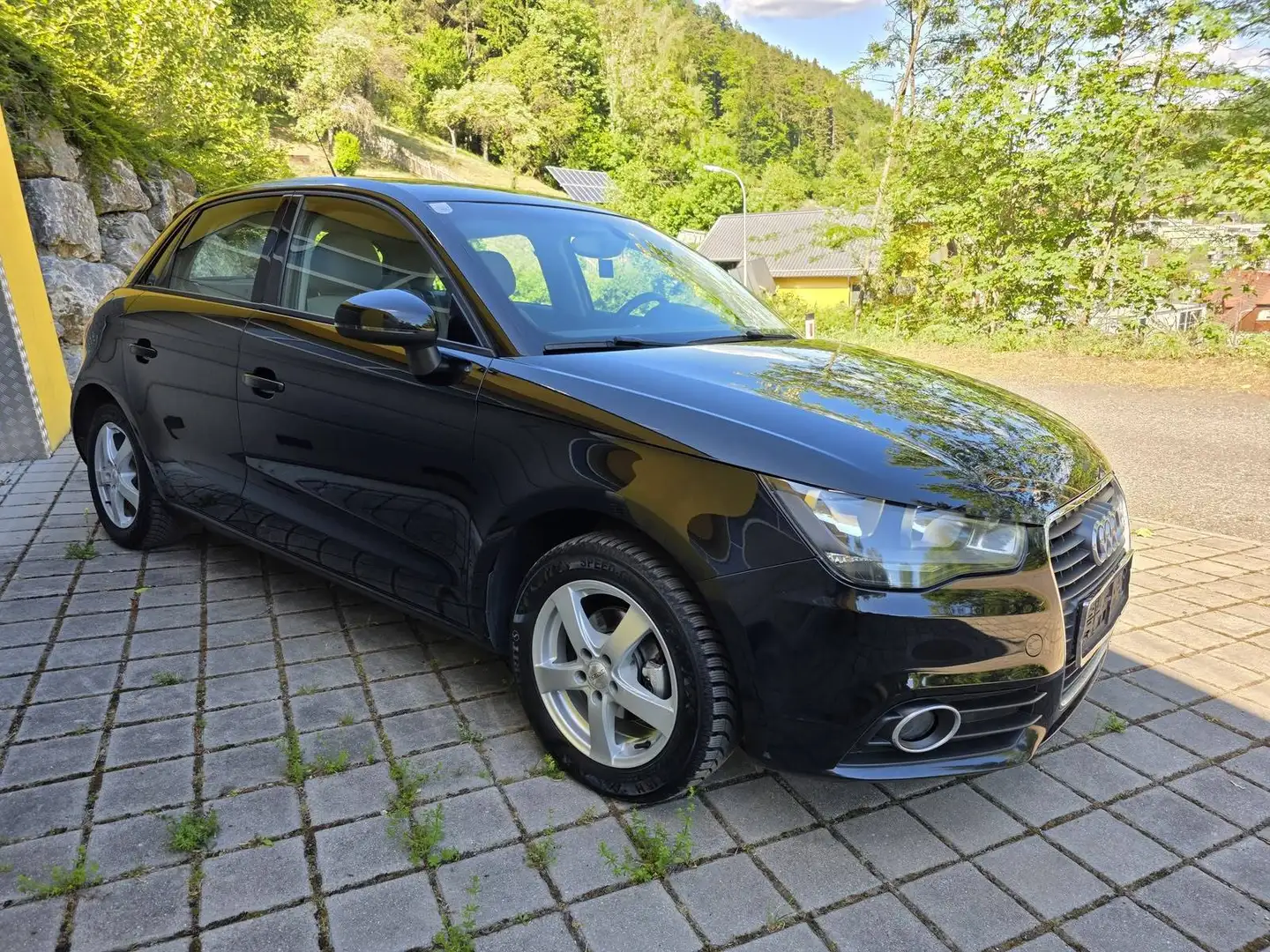 Audi A1 A1 SB 1,2 TFSI Attraction Attraction Schwarz - 2