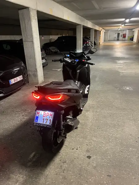 Yamaha X-Max 125 - foto 3
