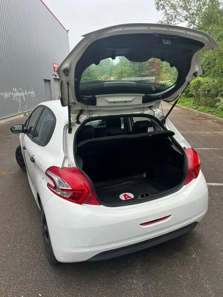 Peugeot 208 208 — photo 7