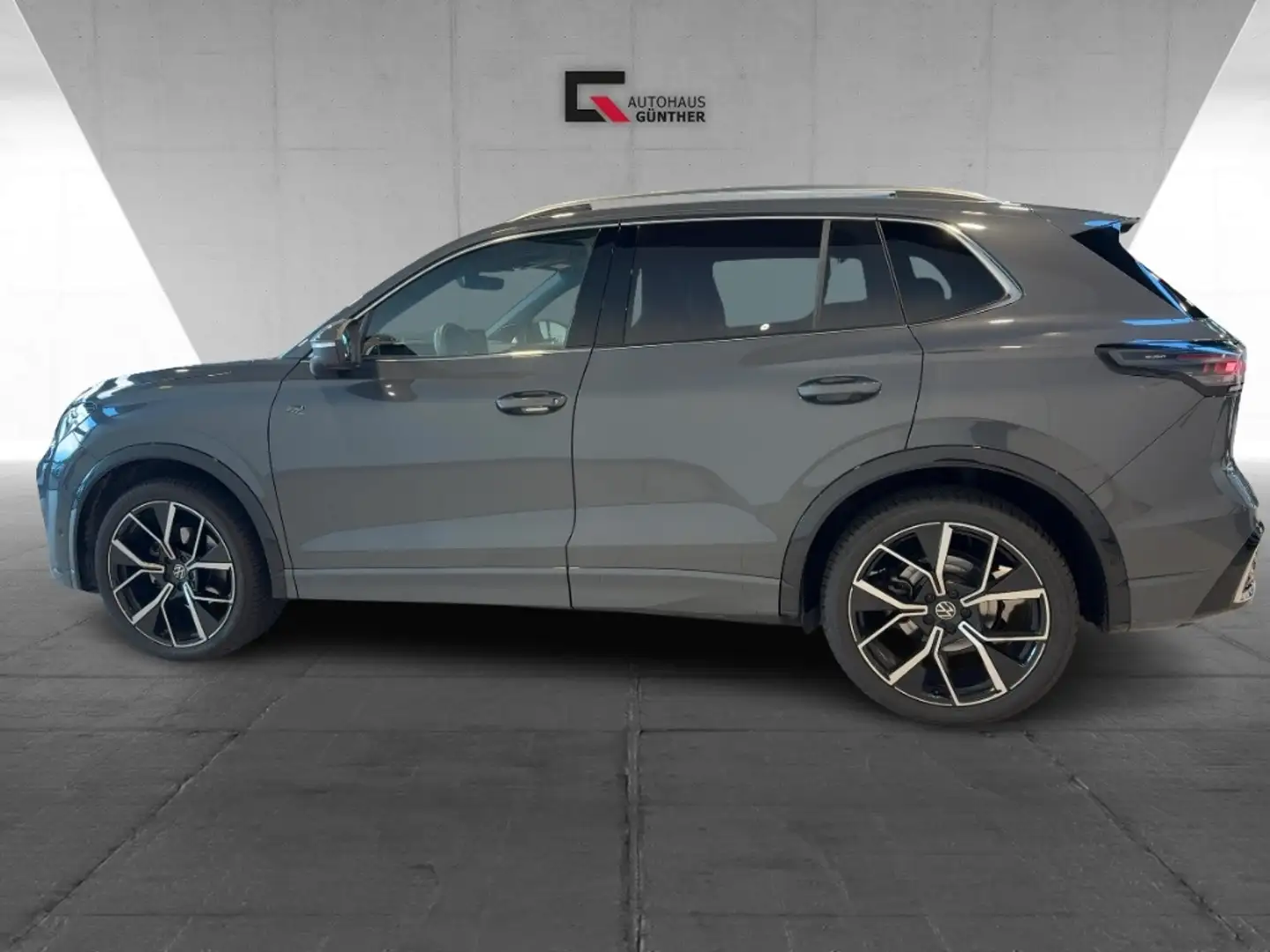 Volkswagen Tiguan R-Line 1.5 eTSI 360°Kam.Glasdach Headup Grigio - 2