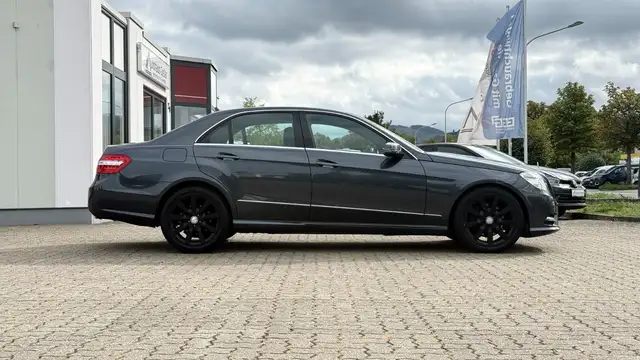 Mercedes-Benz E-Class view 8