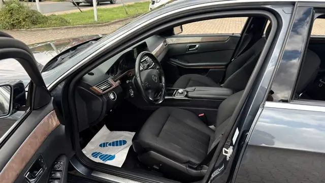 Mercedes-Benz E-Class view 13