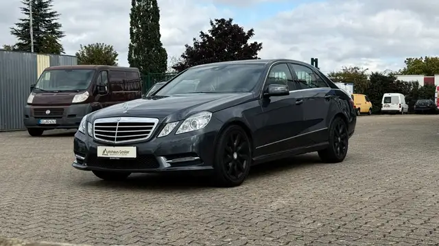 Mercedes-Benz E-Class view 4