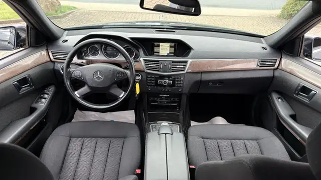 Mercedes-Benz E-Class view 12