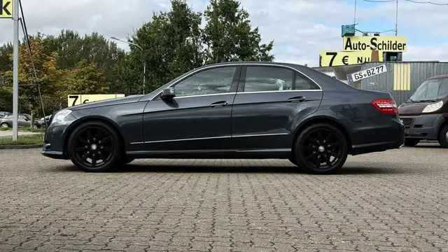 Mercedes-Benz E-Class view 5