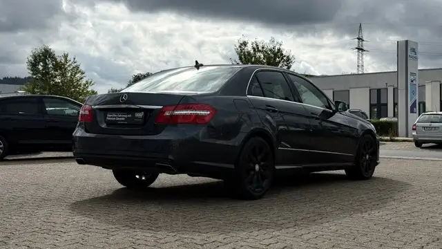 Mercedes-Benz E-Class view 7