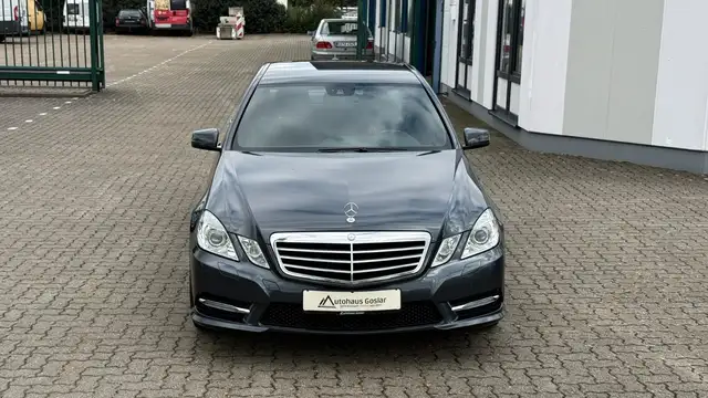 Mercedes-Benz E-Class view 3
