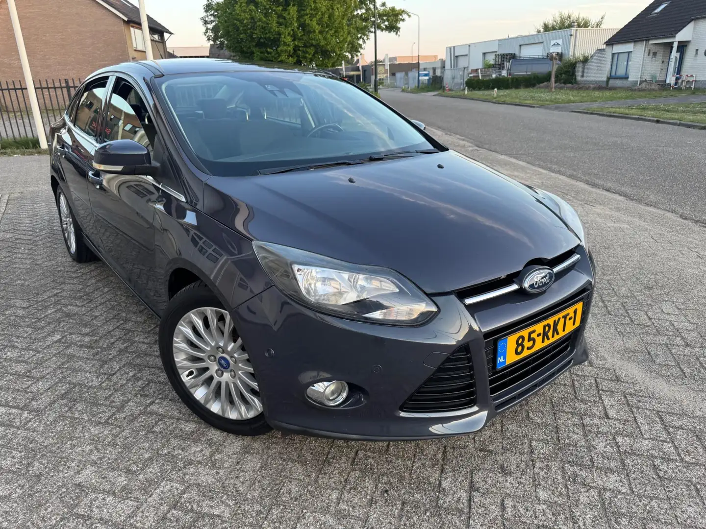 Ford Focus 1.6 EcoBoost Titanium CLIMA,Cruise control, Pdc Grijs - 2