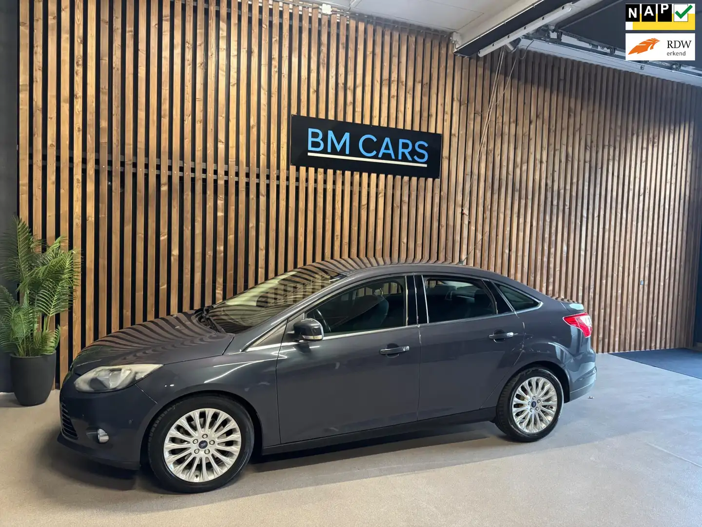 Ford Focus 1.6 EcoBoost Titanium CLIMA,Cruise control, Pdc Grijs - 1