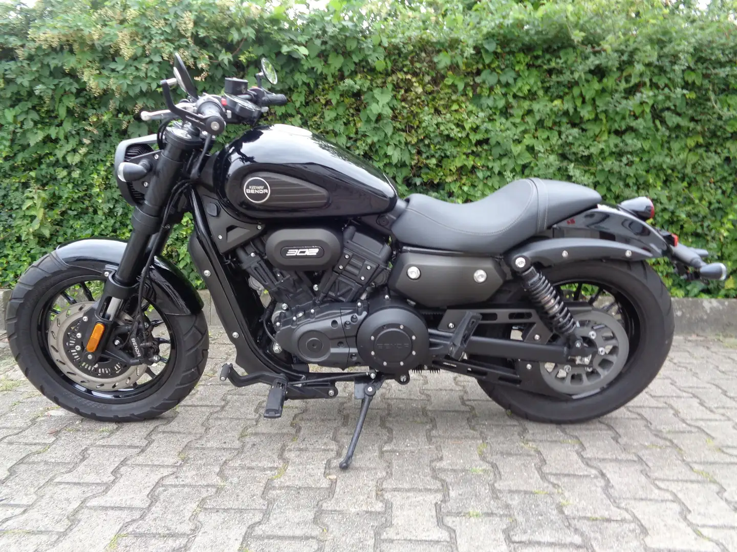 Keeway V302C Schwarz - 1