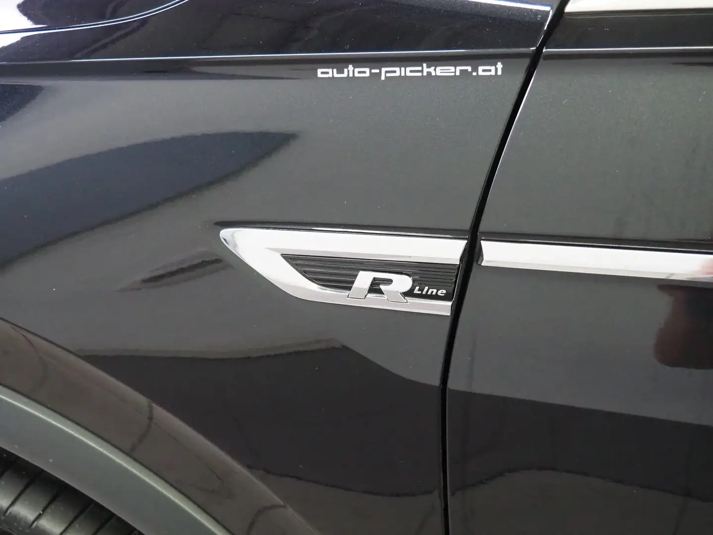 Volkswagen Tiguan VW Tiguan Alls. HL TDI 4MOTION DSG 5-Sitzer Schwarz - 2