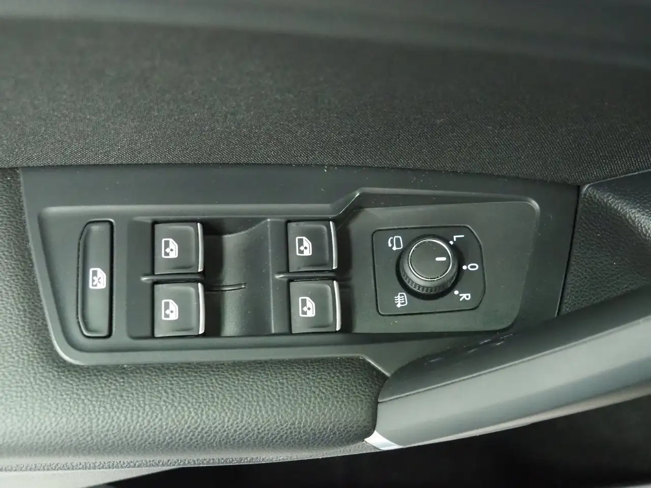 Volkswagen Tiguan VW Tiguan Alls. HL TDI 4MOTION DSG 5-Sitzer, миниатюра 8