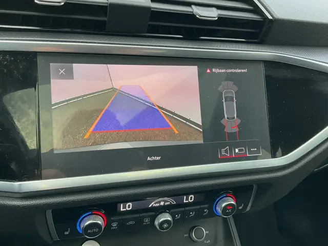 Audi Q3 view 6