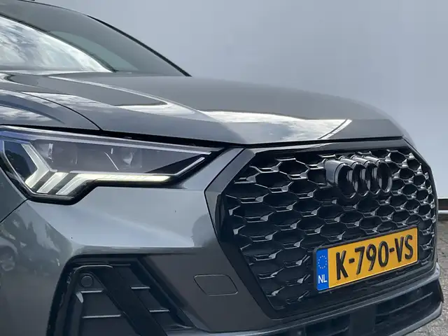 Audi Q3 view 9