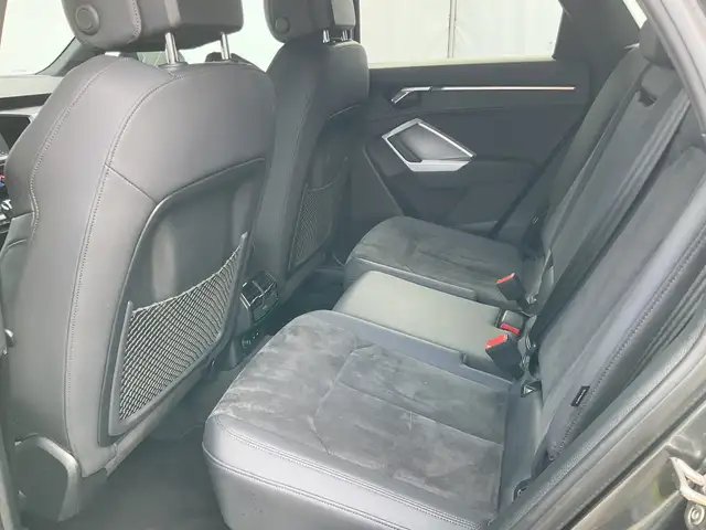 Audi Q3 view 15
