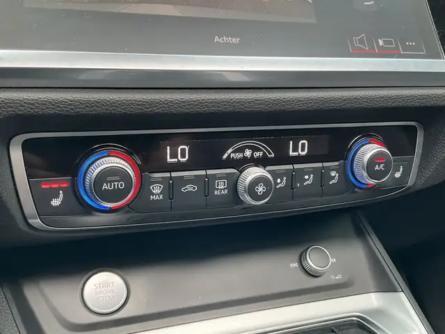Audi Q3 view 10