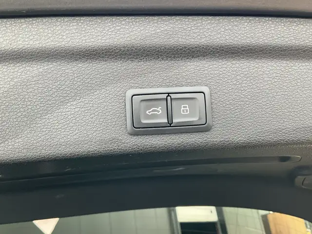 Audi Q3 view 12