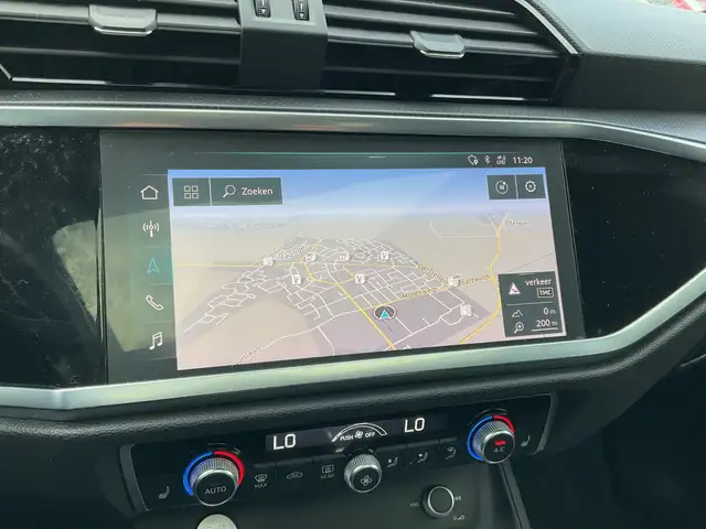 Audi Q3 view 5
