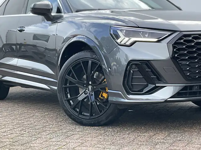 Audi Q3 view 8