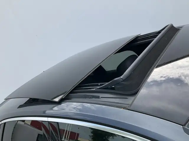Audi Q3 view 4