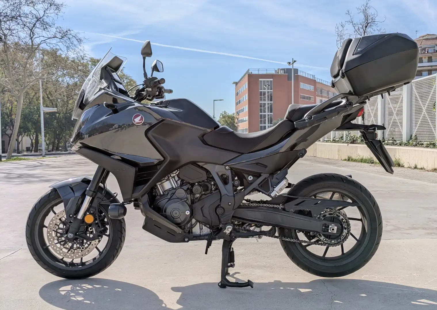 Honda NT 1100 Cambio DCT, equipada con todos los extras+Honda GO Negro - 1