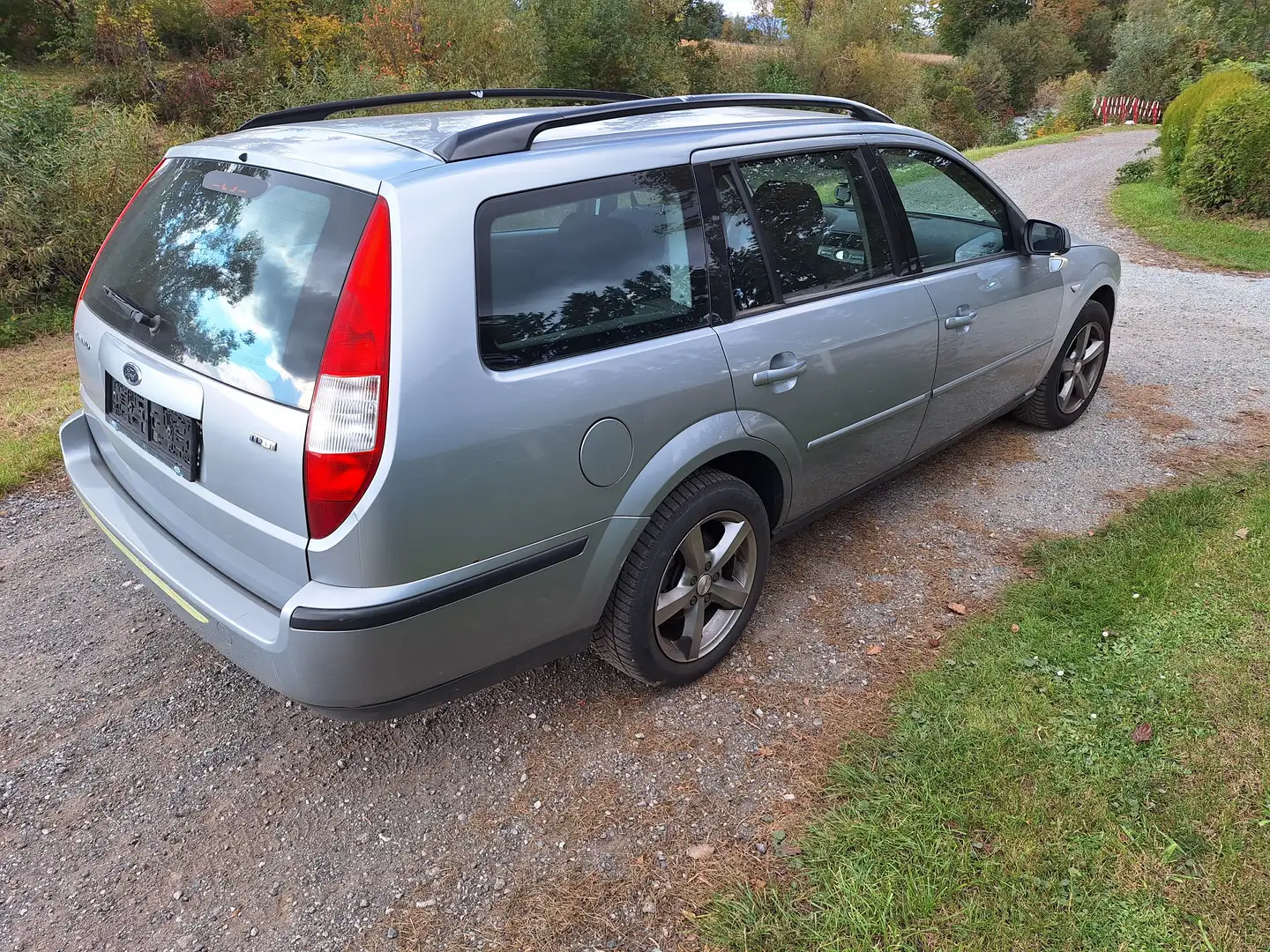 Ford Mondeo Mondeo Traveller Trend 2,0 TDCi Trend Silber - 2