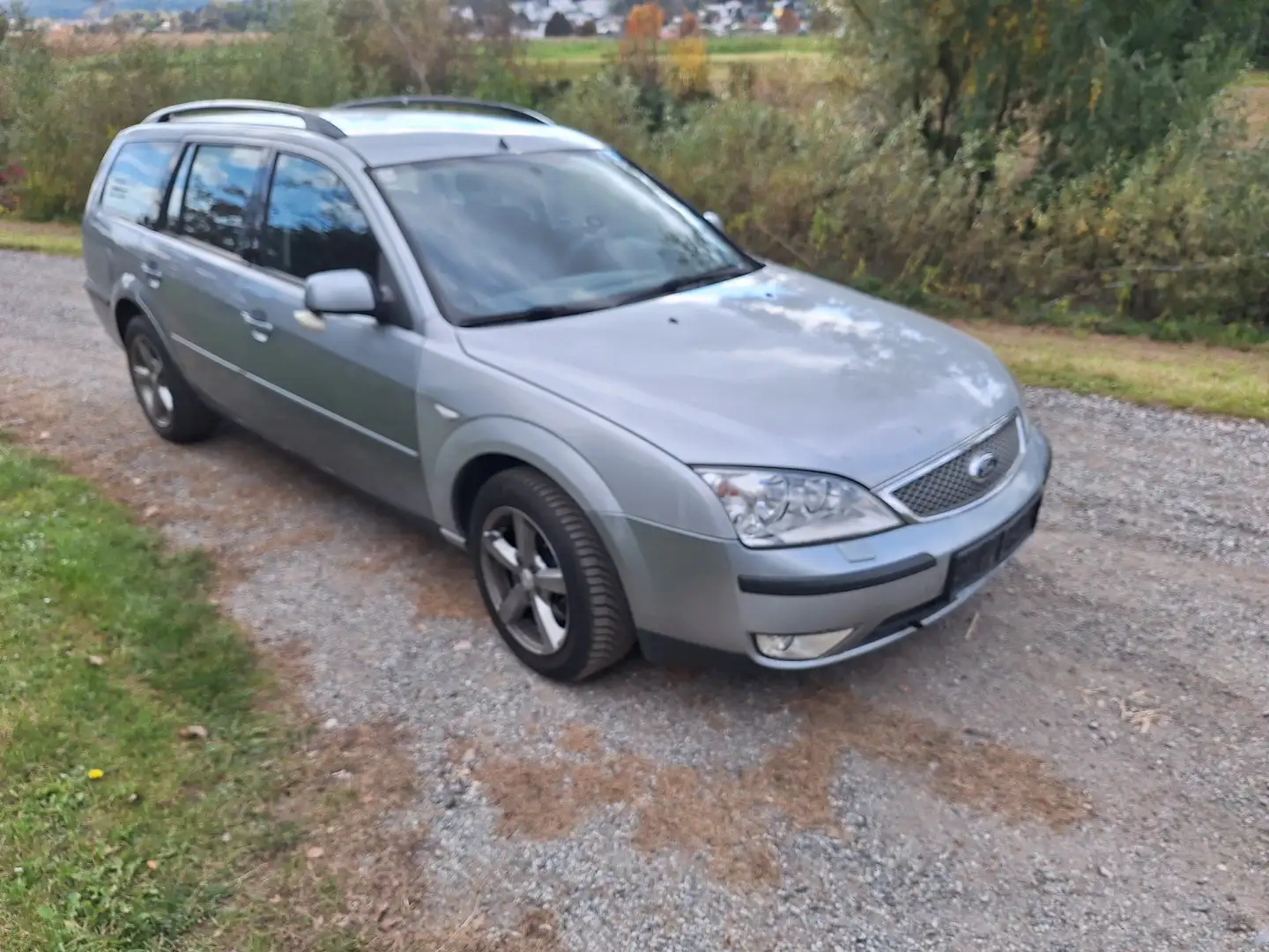 Ford Mondeo Mondeo Traveller Trend 2,0 TDCi Trend Silber - 1