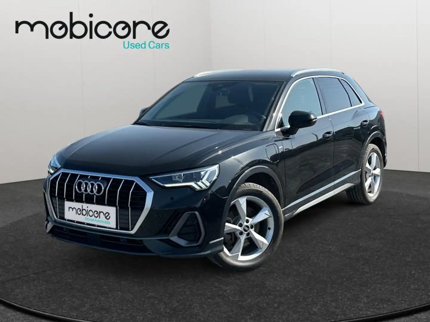 Audi Q3 45 TFSIe SLINE / Hybride Černá - 1