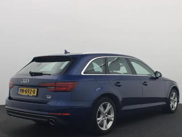 Audi A4 view 16