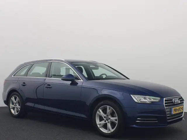 Audi A4 view 18