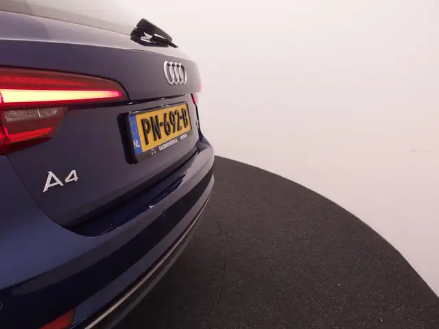 Audi A4 view 5