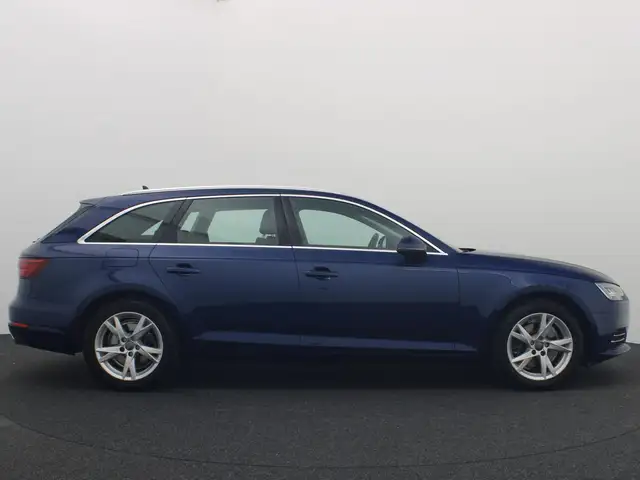 Audi A4 view 17