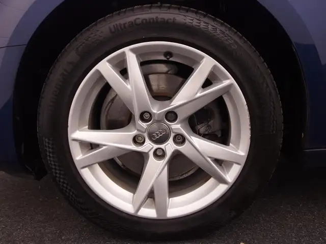 Audi A4 view 6