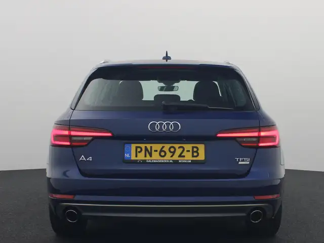 Audi A4 view 4