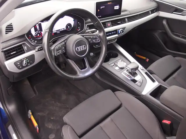 Audi A4 view 9
