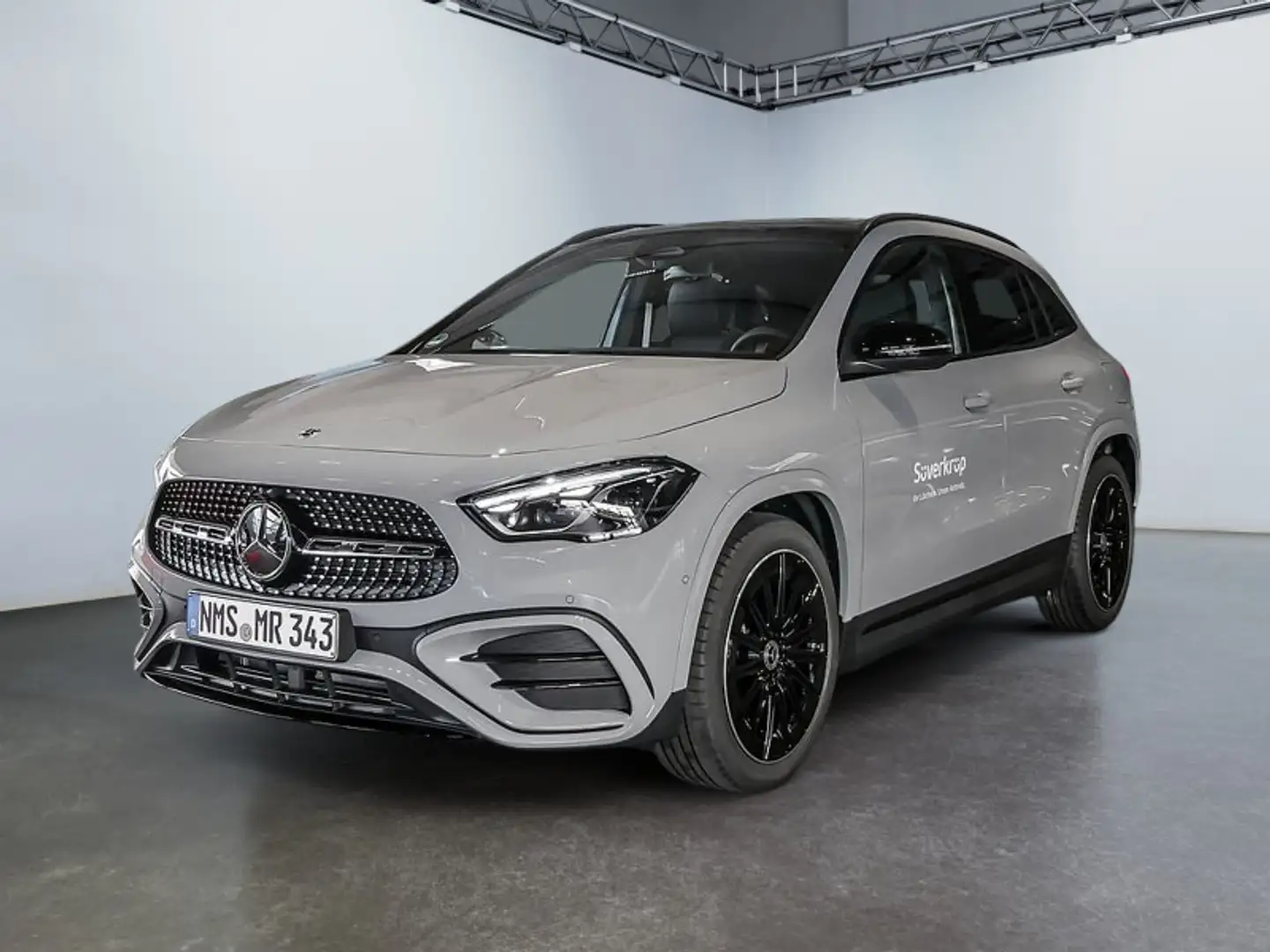 Mercedes-Benz GLA 200 d AMG NIGHT MULTI AHK DISTR KAMERA PANO Grau - 2