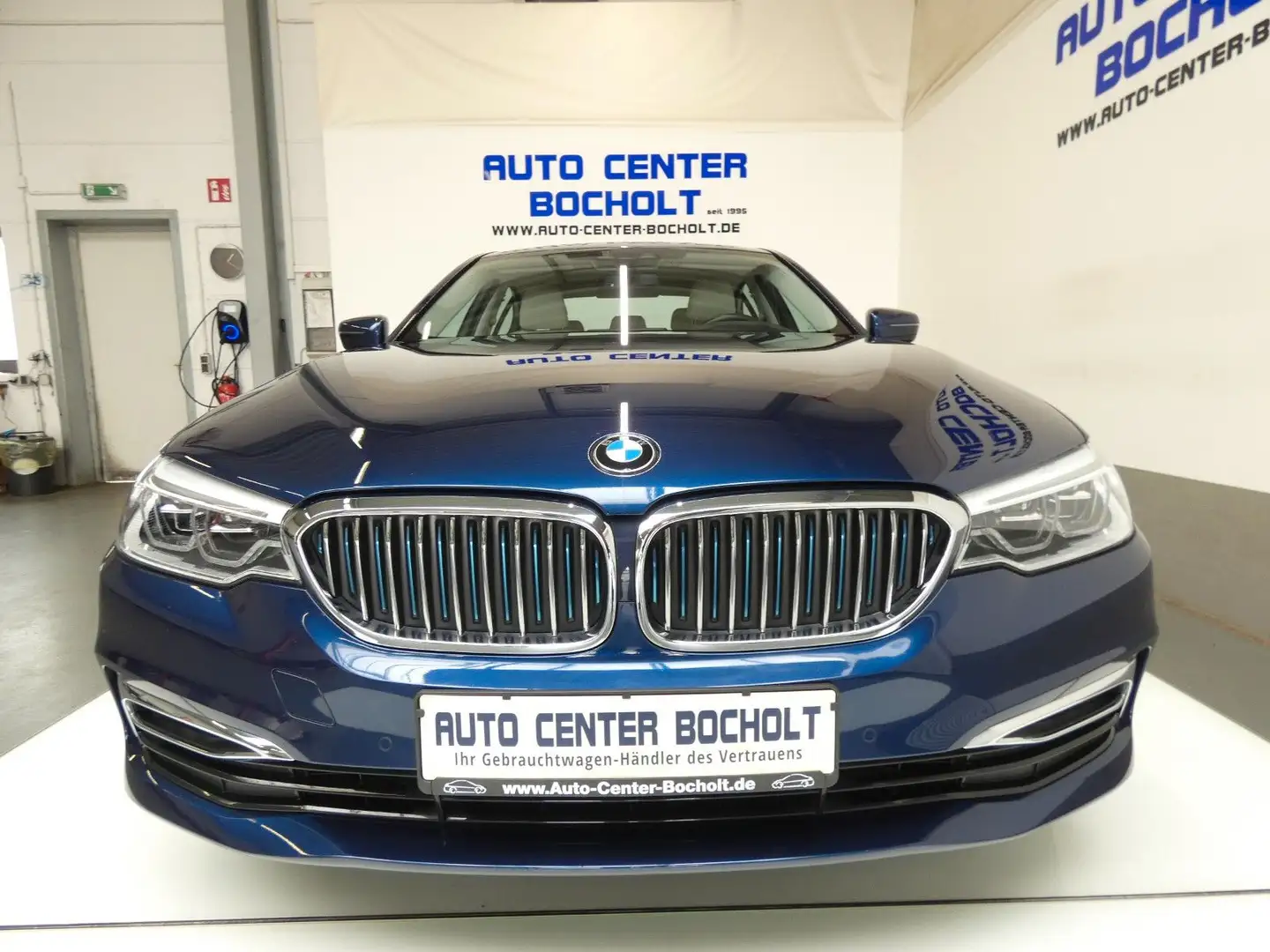 BMW 530 e Luxury Line iPerformance*Navi*HUD*LED*Stan Blau - 1