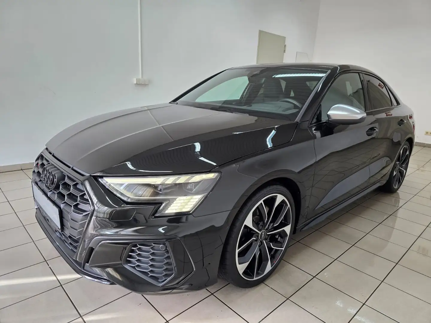 Audi S3 Lim. 2.0 TFSI qu Matrix HuD Optik schwarz 18" Schwarz - 1